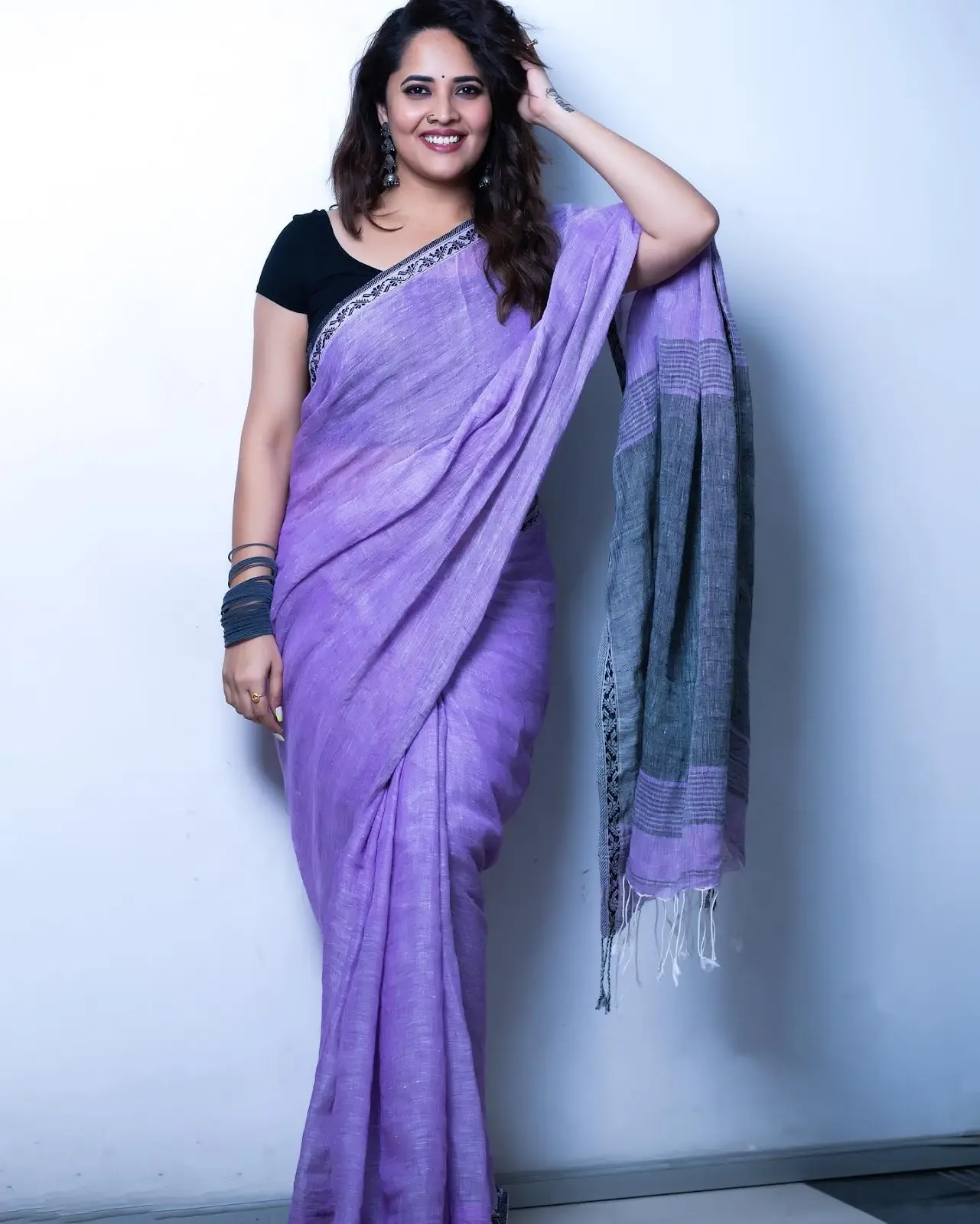 ANASUYA BHARADWAJ IMAGES IN TRADITIONAL VIOLET SAREE 5